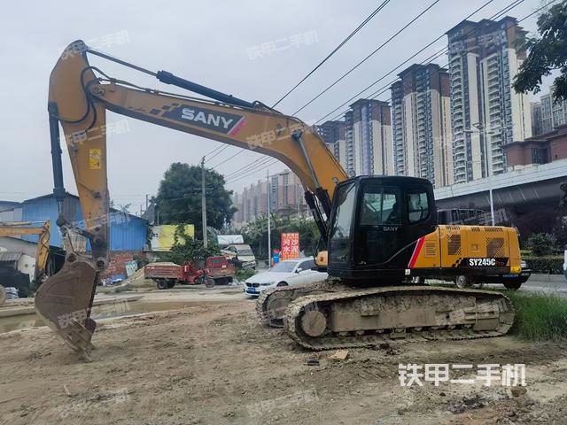 三一重工SY215C挖掘机
