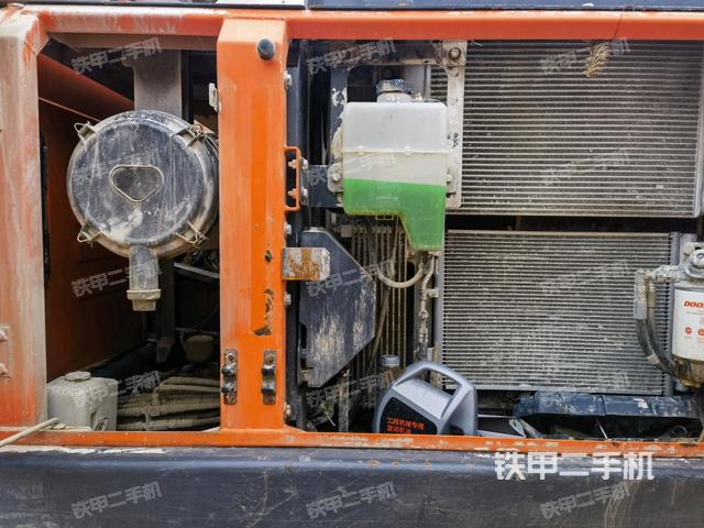 散熱器正面(大件艙室) 散熱器正面(大件艙室)