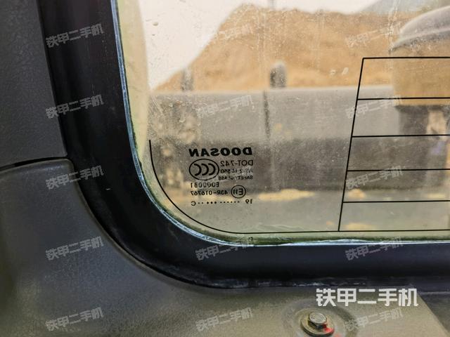后窗玻璃角標(駕駛室部分) 后窗玻璃角標(駕駛室部分)