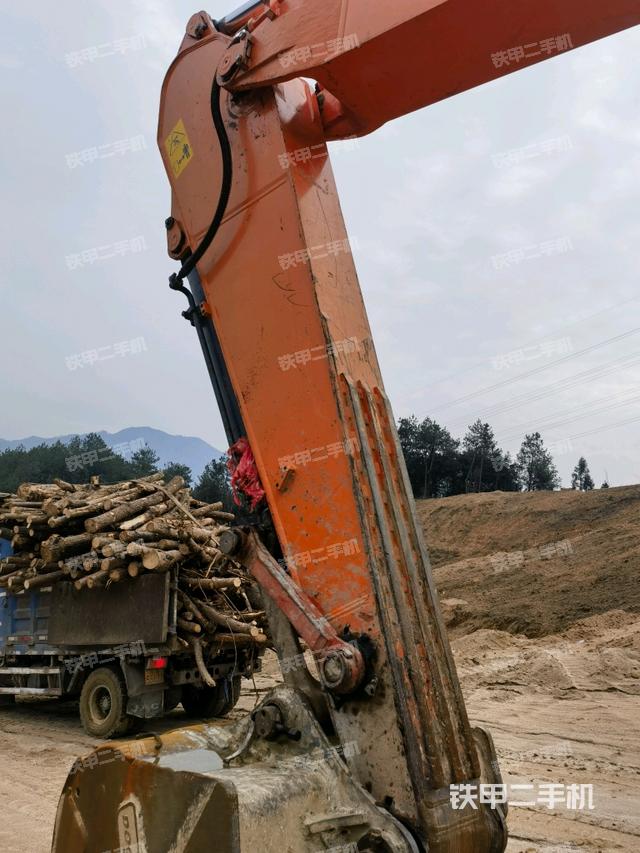 小臂整體左后(工作和回轉裝置) 小臂整體左后(工作和回轉裝置)