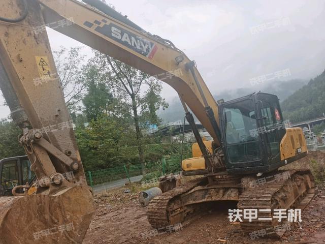 三一重工SY215C挖掘机