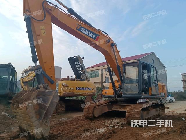 三一重工SY215C挖掘机