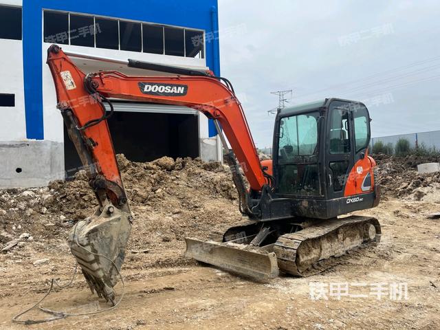 斗山DX55-9C挖掘机
