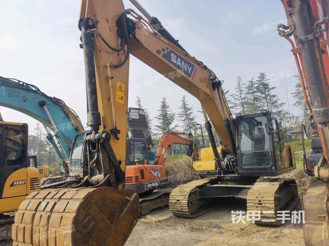 三一重工SY200C挖掘机
