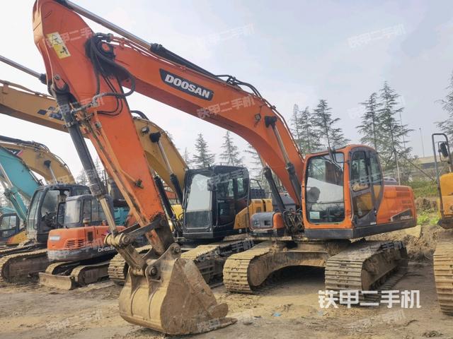 斗山DX215-9C挖掘机