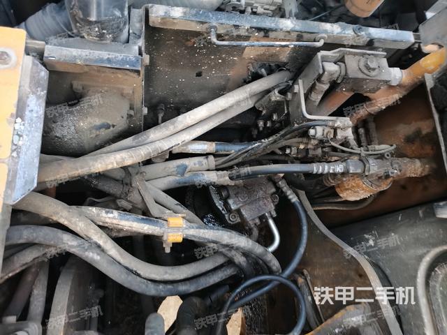 加藤HD823MRIII挖掘机的设备实拍-第43张实拍照片