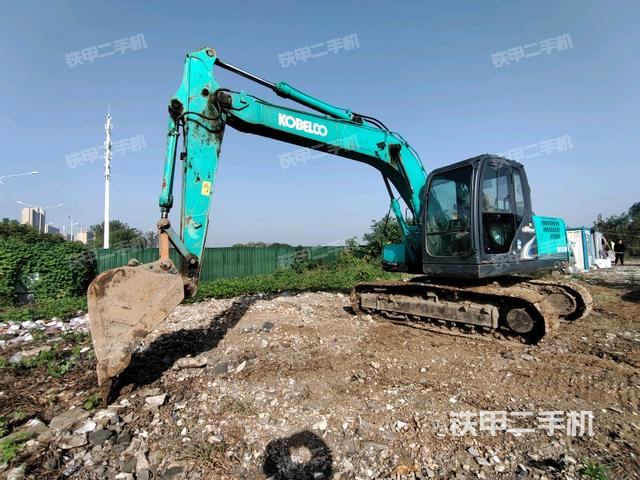 神钢SK130-8挖掘机