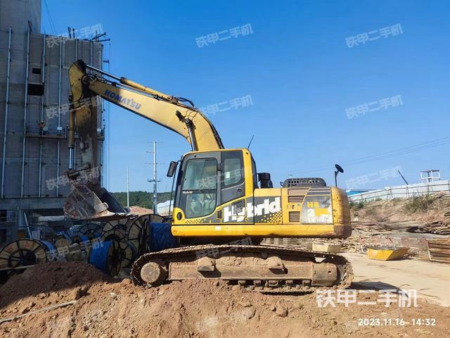 小松HB215LC-1挖掘机