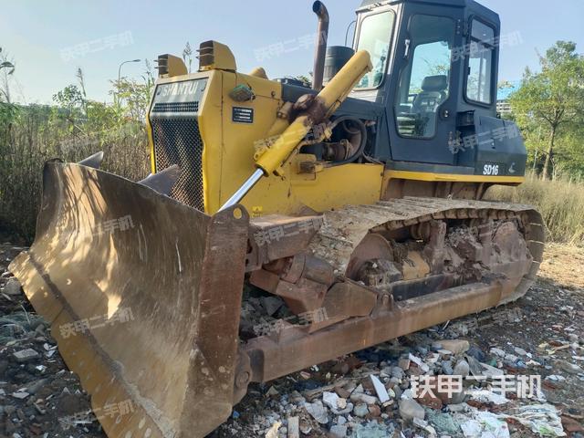 山推SD16标准型推土机