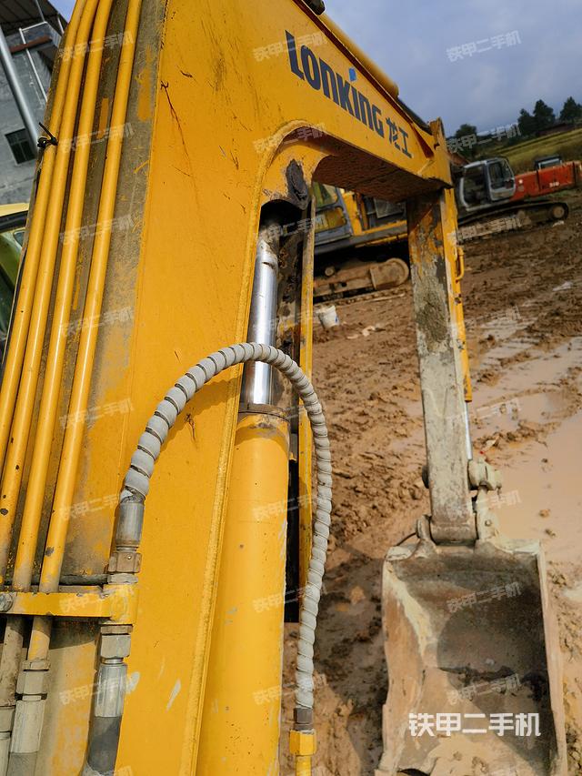 龙工CDM6060挖掘机