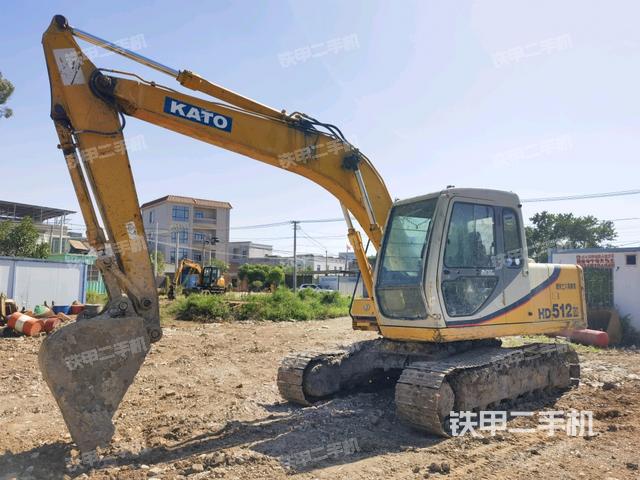 加藤HD512III挖掘机