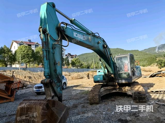 神钢SK260LC-8挖掘机