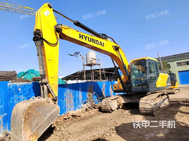 现代R215VS挖掘机
