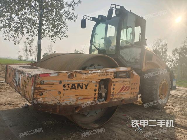 三一重工SSR260-5压路机