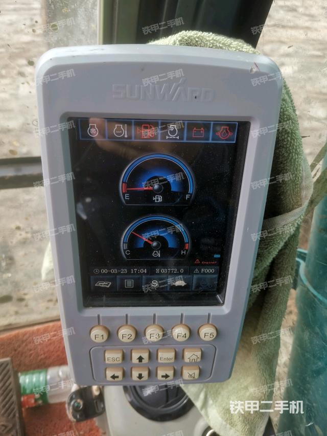 显示屏 (驾驶室部分) 显示屏 (驾驶室部分)