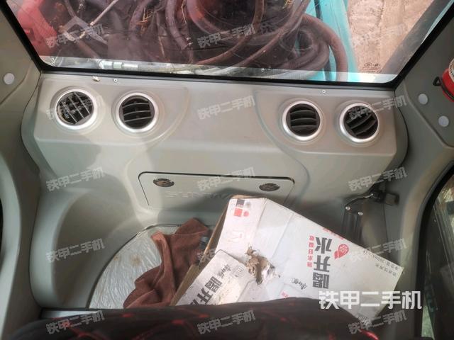 座椅后部(驾驶室部分) 座椅后部(驾驶室部分)