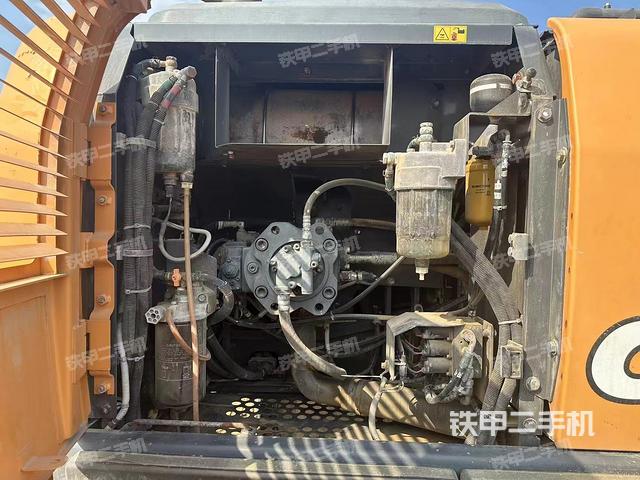 液压泵舱室正面整体（整机外观）