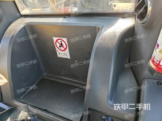 座椅后部（驾驶室部分）