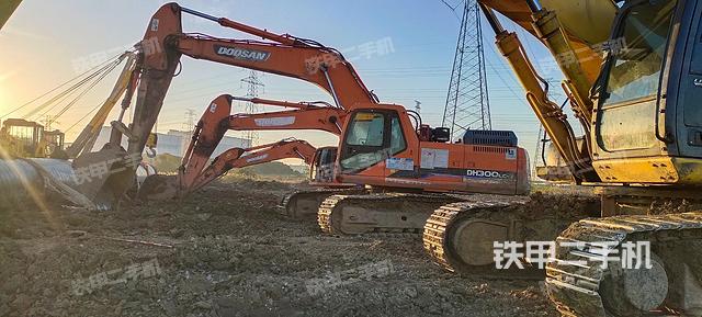 斗山DH300LC-7挖掘机