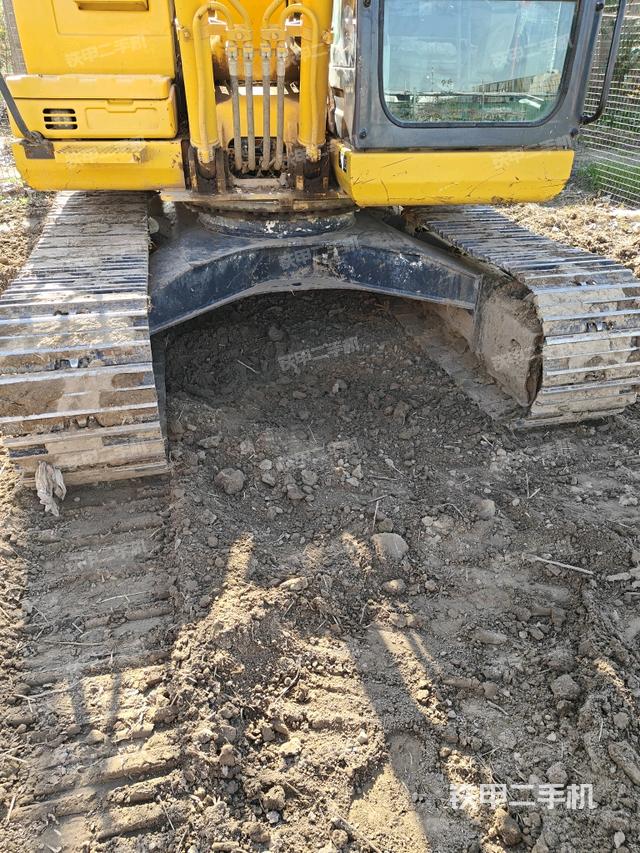 转盘和下车架正前（工作和回转装置）