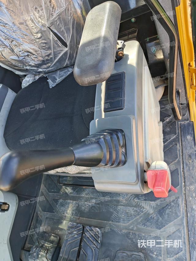 座椅左侧控制台/音响/含左手柄（驾驶室部分）