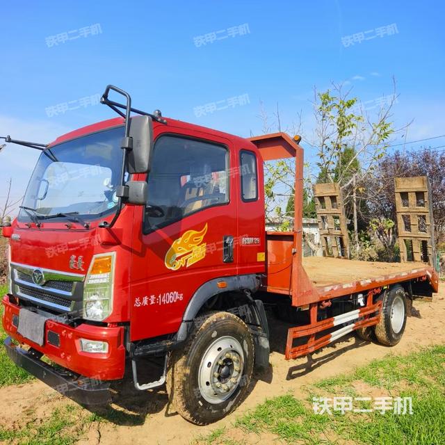 中国重汽4X2平板运输车