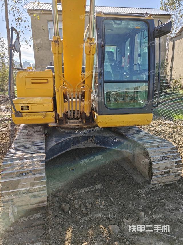 大臂油缸整体 竖拍（工作和回转装置）