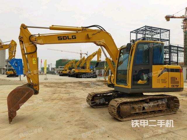 山东临工E675F挖掘机
