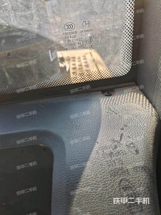 后窗玻璃角标（驾驶室部分）