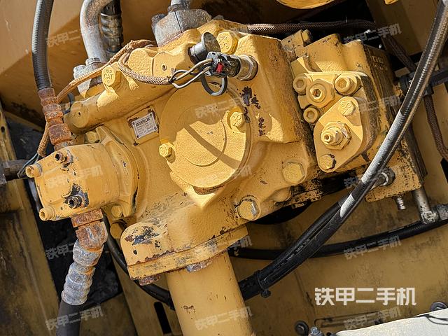 液壓泵艙室正面整體(整機外觀) 液壓泵艙室正面整體(整機外觀)