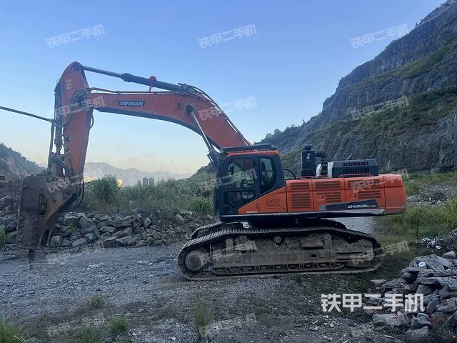 斗山DX520LC-9C挖掘机