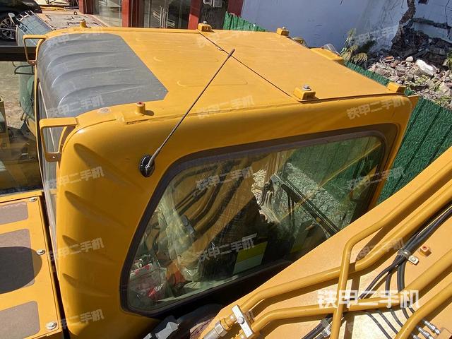 驾驶室顶部（整机外观）