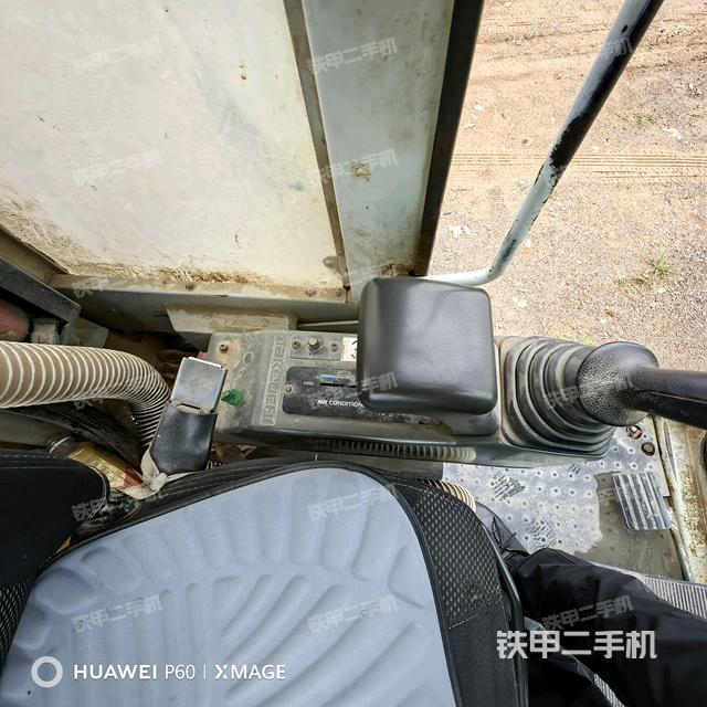 座椅左侧控制台/音响/含左手柄(驾驶室部分) 座椅左侧控制台/音响/含左手柄(驾驶室部分)