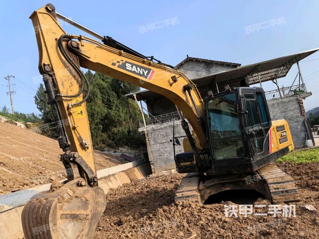 三一重工SY135C挖掘机