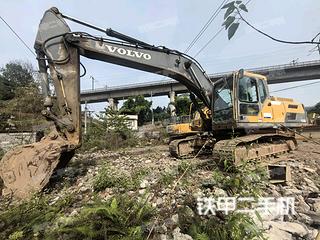 重庆沃尔沃EC250D挖掘机实拍图片