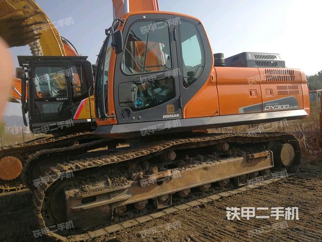 斗山DX300LC-9C挖掘机