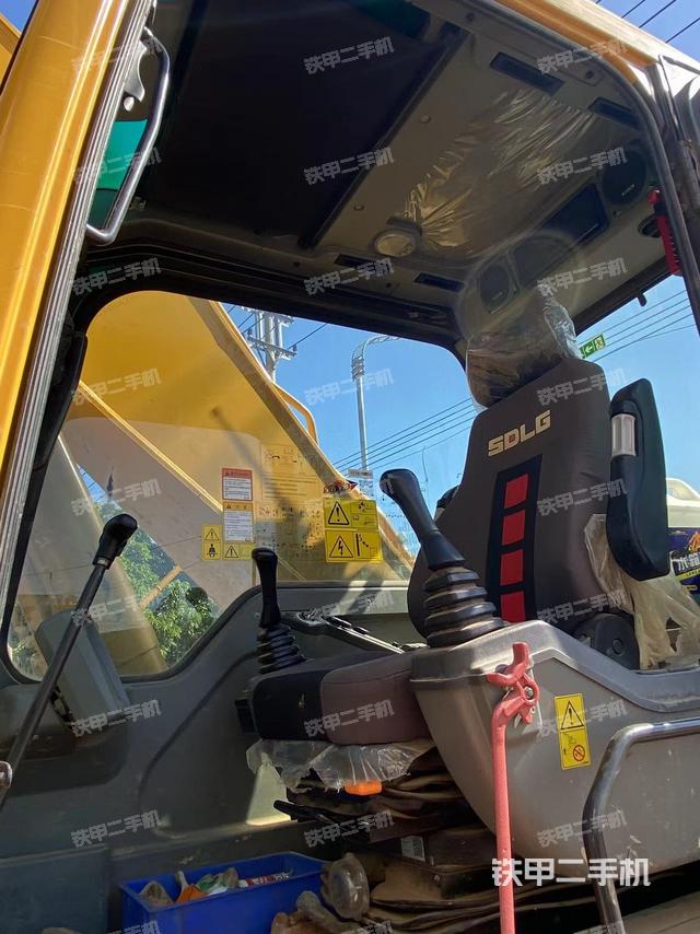 驾驶室整体（整机外观）