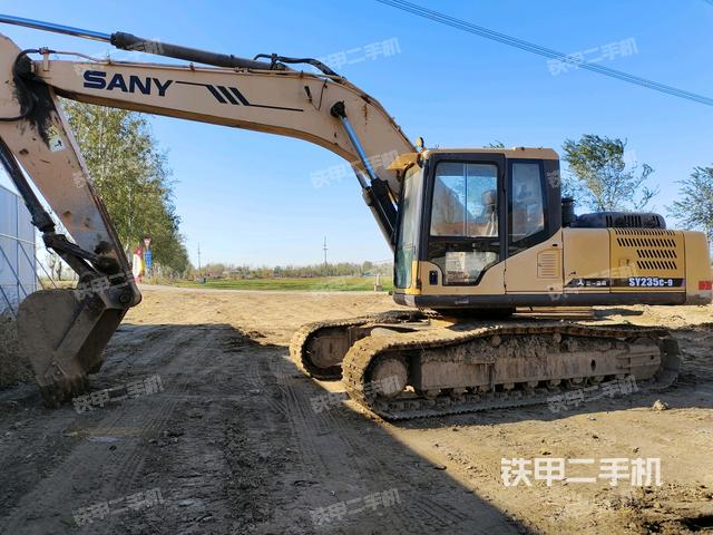 三一重工SY235C挖掘机