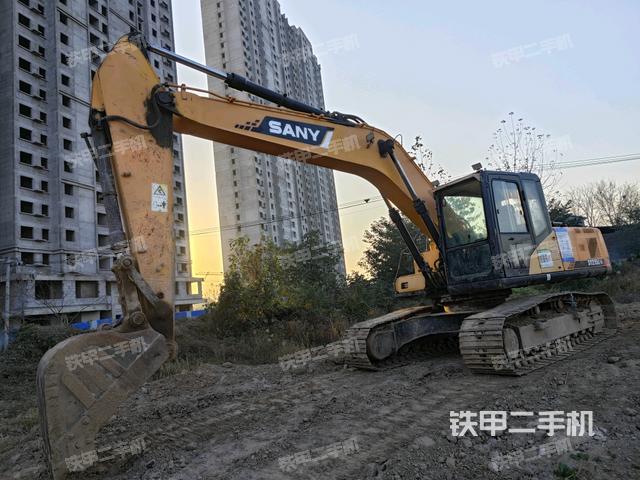 三一重工SY215C挖掘机
