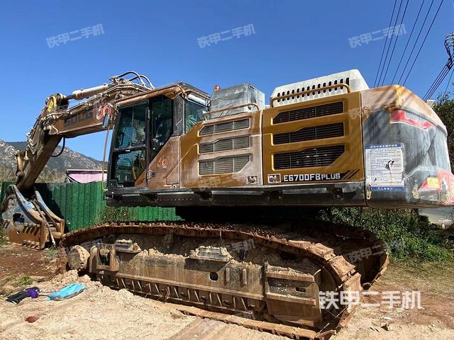 驾驶室顶部（整机外观）