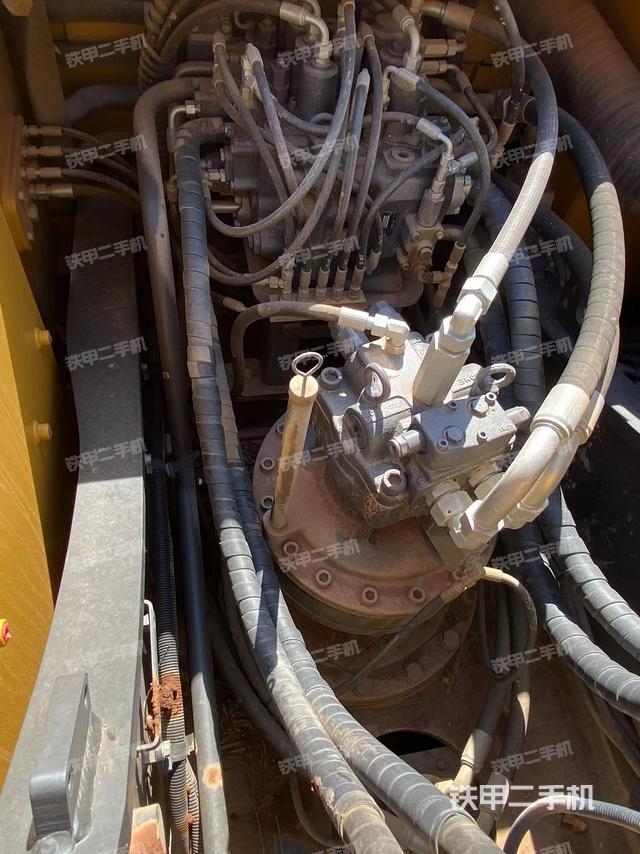 回转马达和主控阀（整机外观）