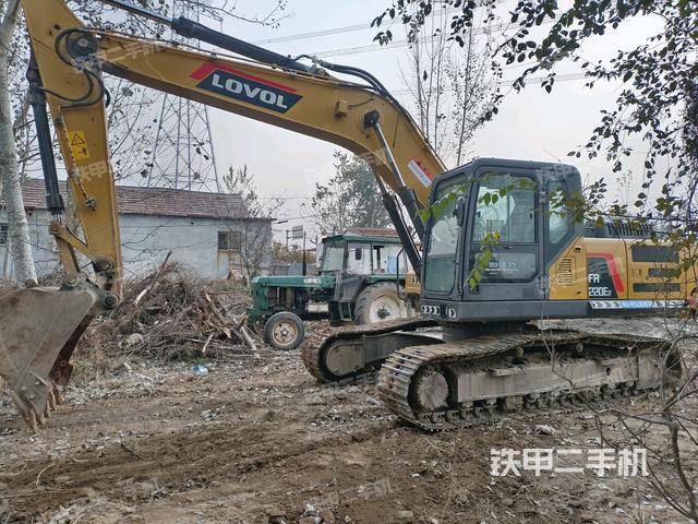 雷沃重工FR220E挖掘机的设备实拍-第2张实拍照片