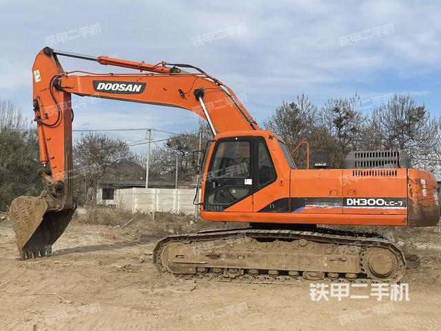 斗山DH300LC-7挖掘机