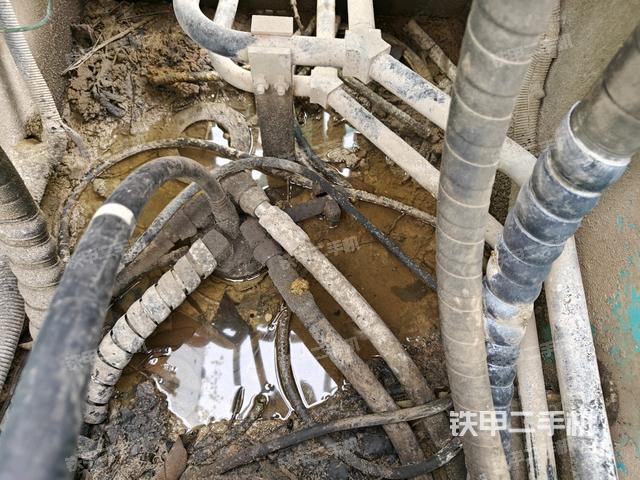 神钢SK210LC-8挖掘机的设备实拍-第49张实拍照片