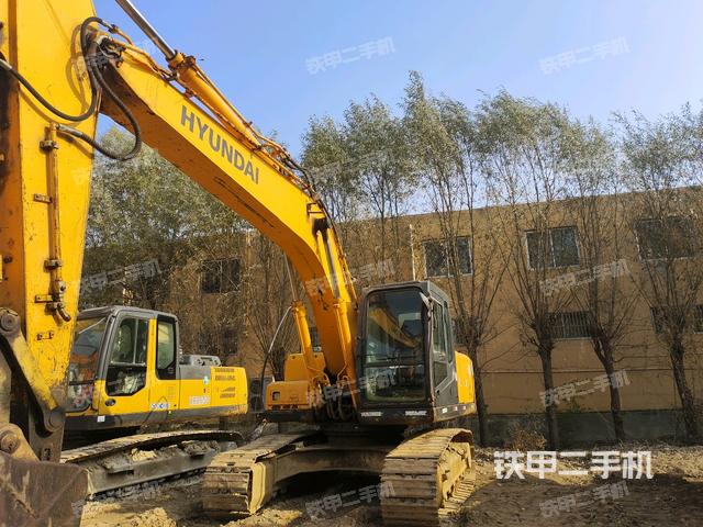 现代R215-7C挖掘机