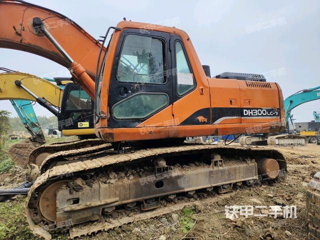 斗山DH225LC-7挖掘机