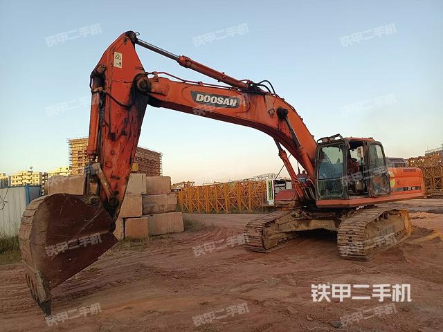 斗山DX380LC挖掘机