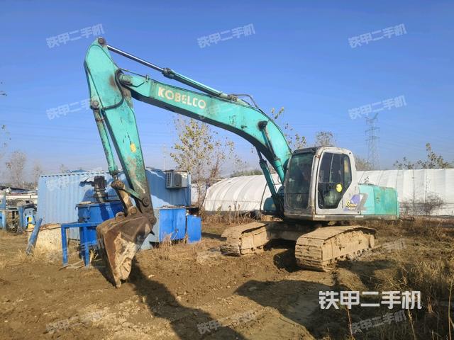 神钢SK200-6挖掘机