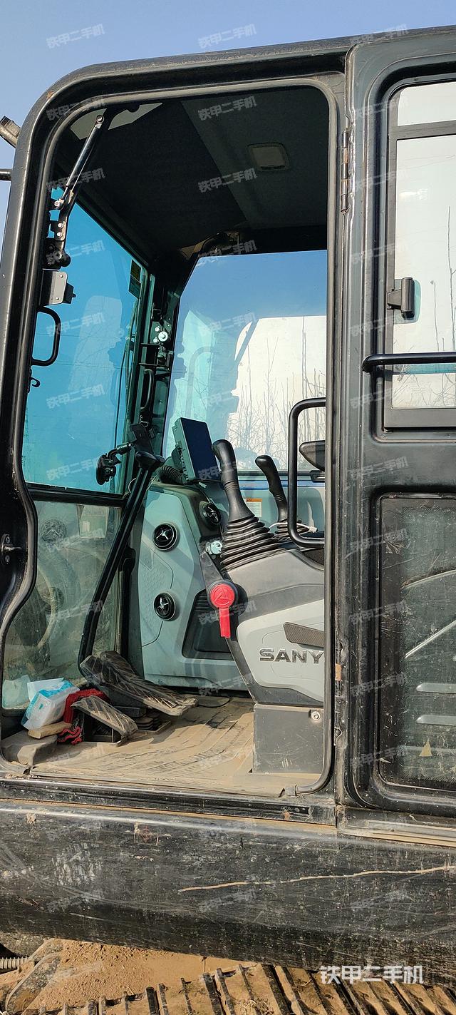 駕駛室整體（整機(jī)外觀）