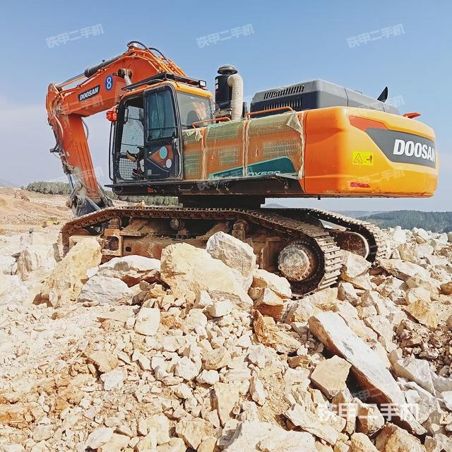 斗山DX520LC-9C挖掘机